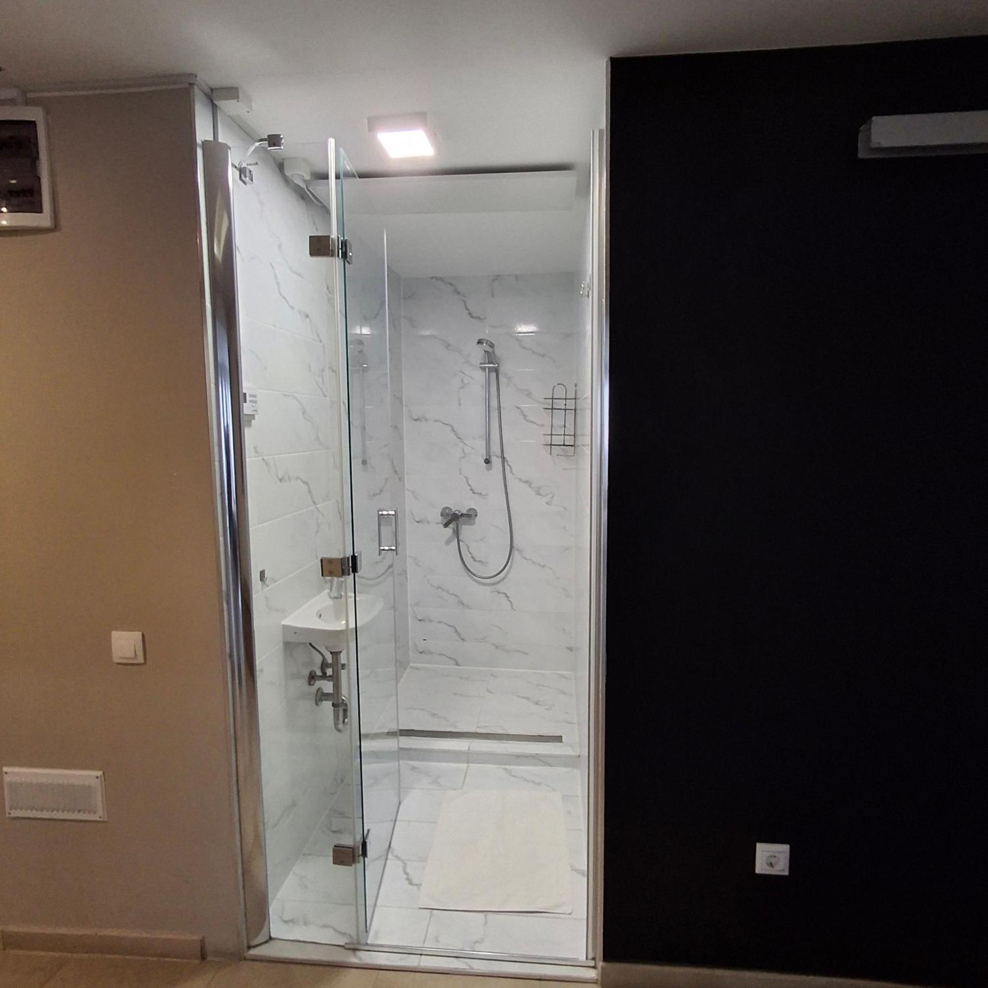 Unicorniselit Apartmanok Eger Esterno foto