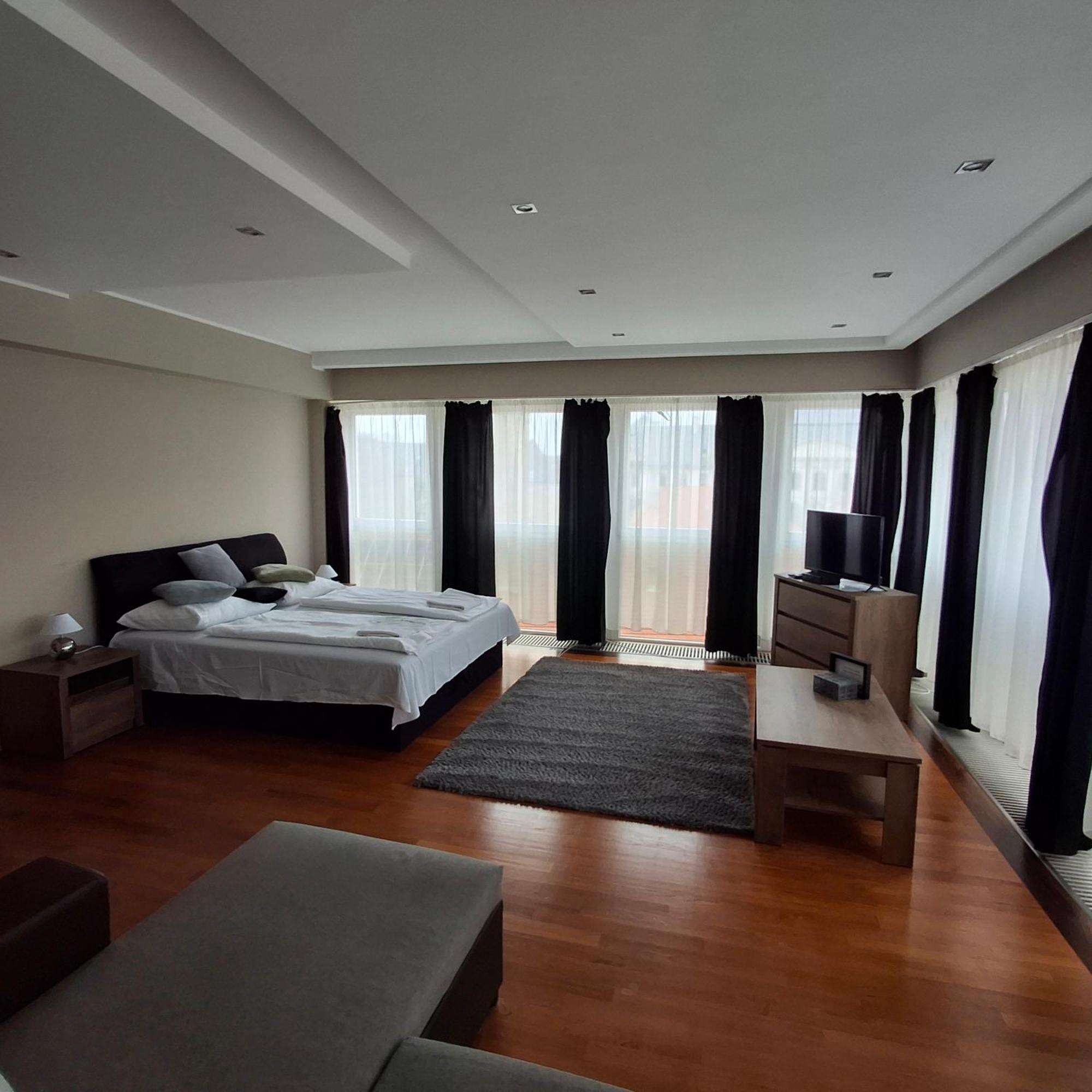 Unicorniselit Apartmanok Eger Esterno foto